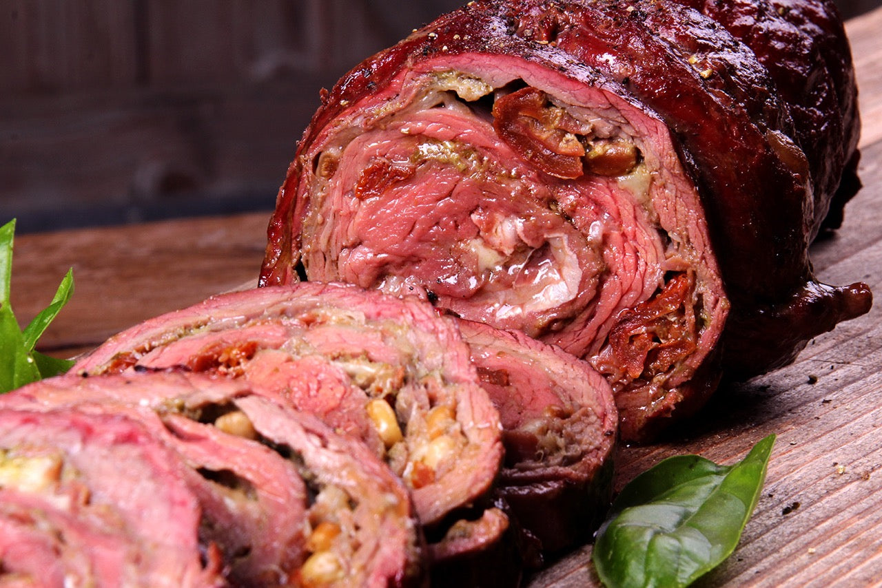 Zelf Bavette-rollade van het spit maken met pesto, serranoham & mozzarella 🔥