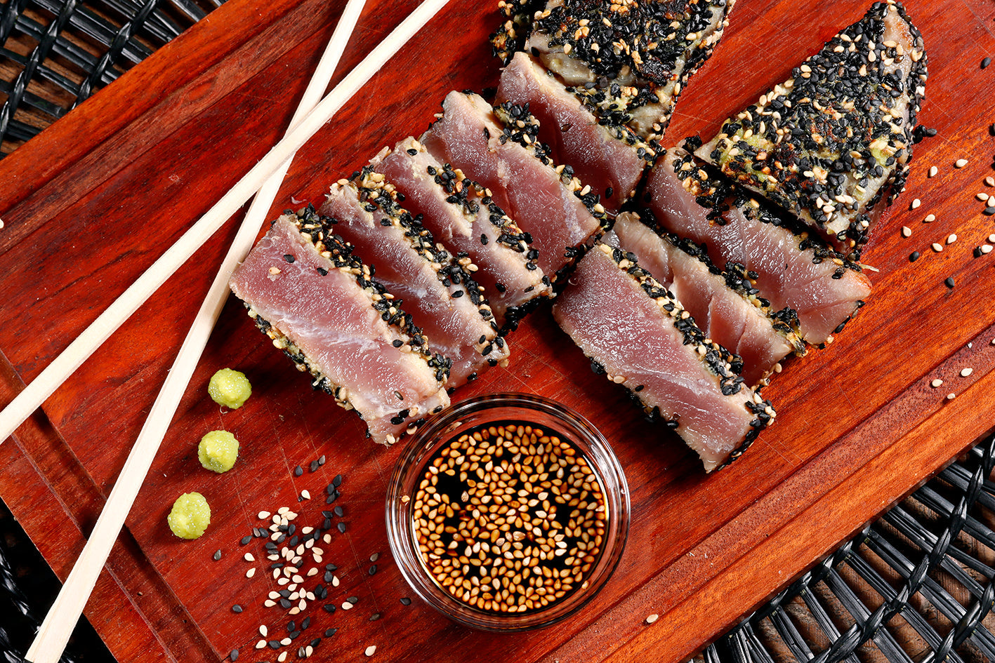 Tonijn Tataki met wasabi sesamkorst