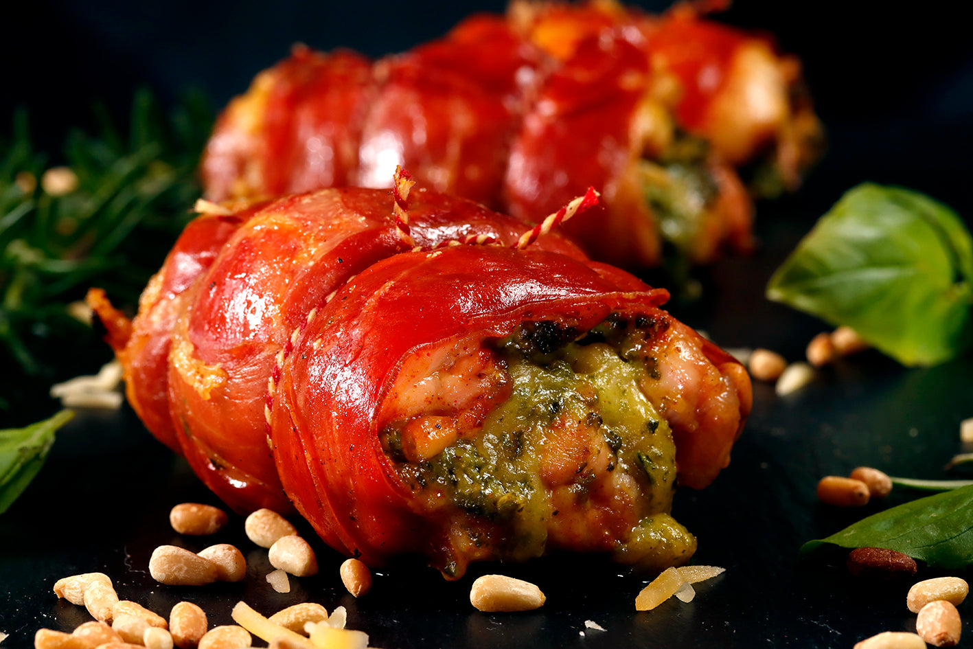 Gevulde kipdijfilet in Serranoham