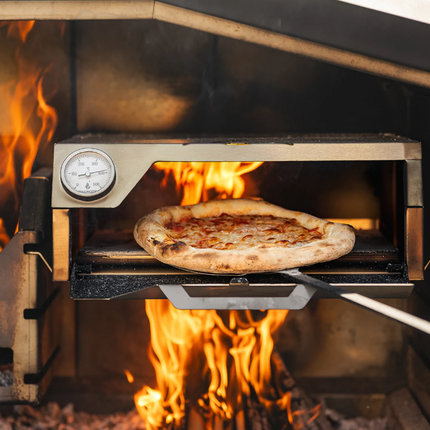 Braaimaster-BraaiOven-in-gebruik-met-pizza