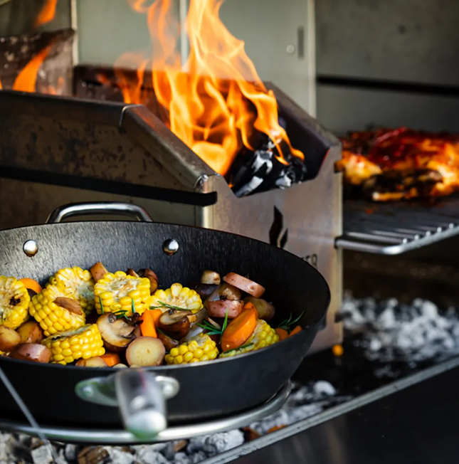 Braaimaster-Cast-Iron-Wok-ingebruik-W36