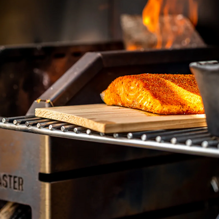 Braaimaster-Ceder-hout-plankje-medium-in-gebruik