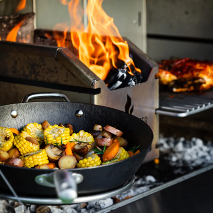 Braaimaster_-_Cast_Iron_Wok_ingebruik_W36