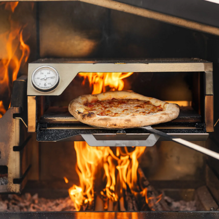 Braaimaster_-_Pizzasteen_in_gebruik