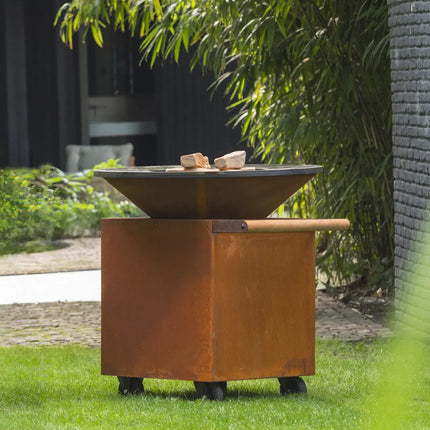 OFYR Heritage Classic 100 PRO in tuin aan rand van vijver