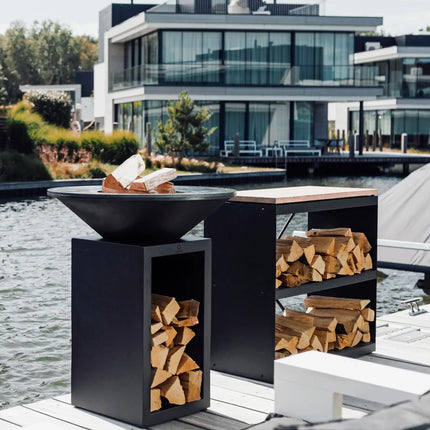 OFYR Heritage Classic storage 85 black op een vlonder aan het water met storage dressoir ernaast
