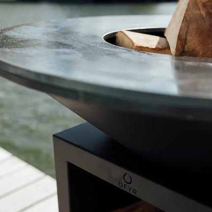 OFYR Heritage classic storage black close up plancha