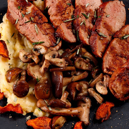 Wild Zwijn Filet op een puree met gebakken paddestoeltjes en groentechips