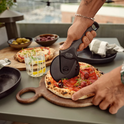Witt Witt Pizzadoos 14'' pizzaschep, snijwiel, deegschraper zwart