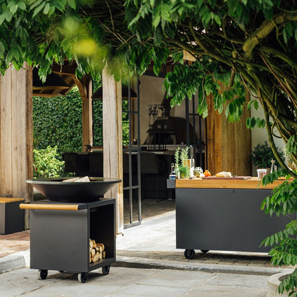OFYR Heritage Classic Storage 100 PRO Black op een sfeervolle patio 
