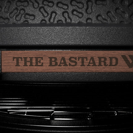 The Bastard kamado- VX Medium Complete close up handgreep met logo