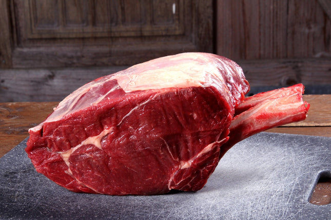 Waards rund Ribstuk of Rib Roast Dry-Aged